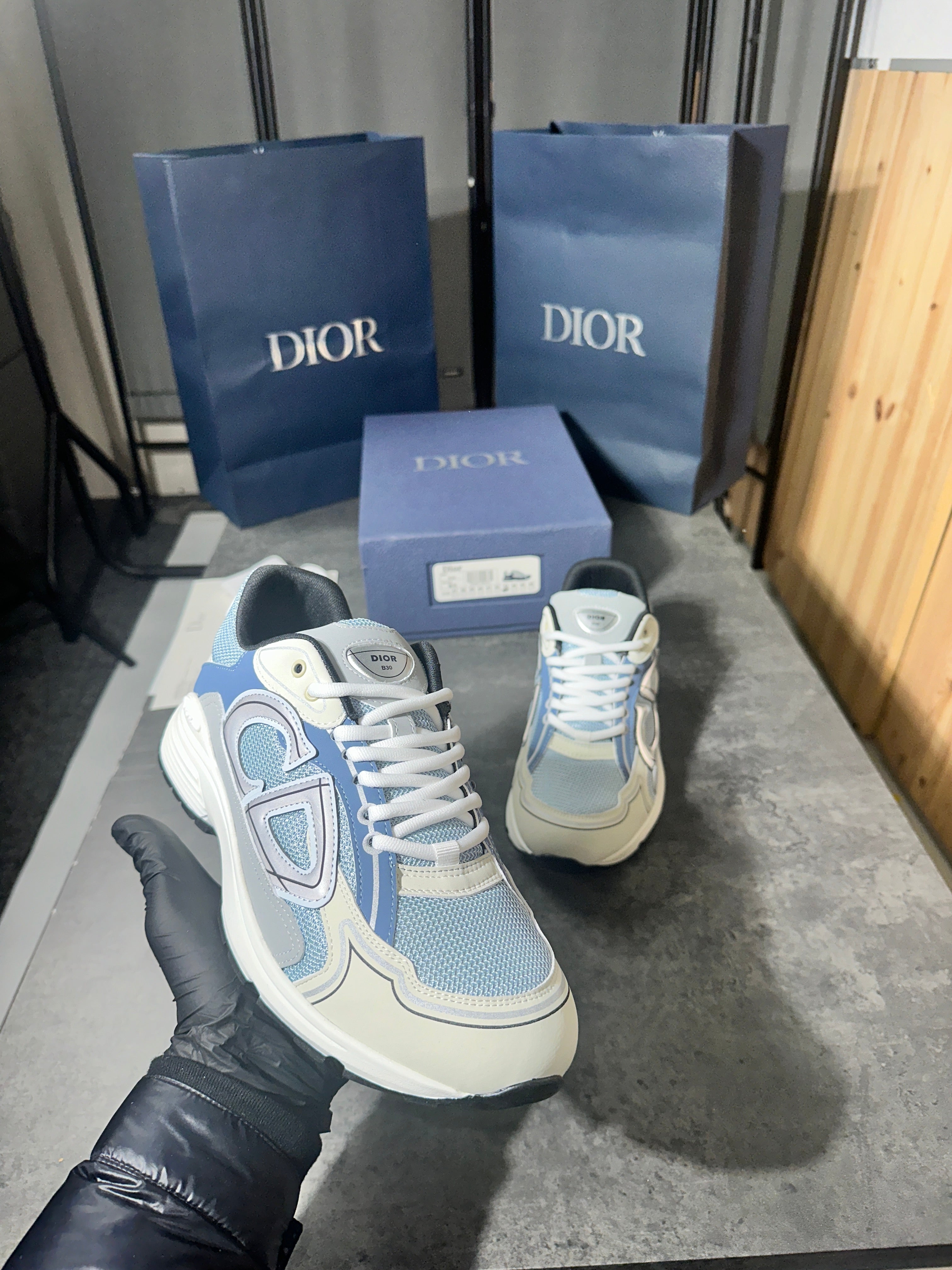 (pre-order)Dior - b30 baby blue