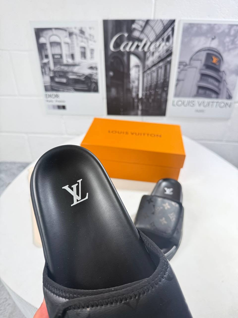 LVE MONOGRAM SLIDES