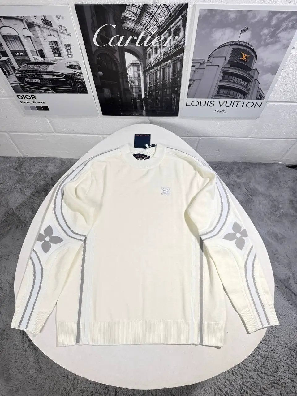 LVE GRAPHIC KNITTED CREWNECK by Stock supplier