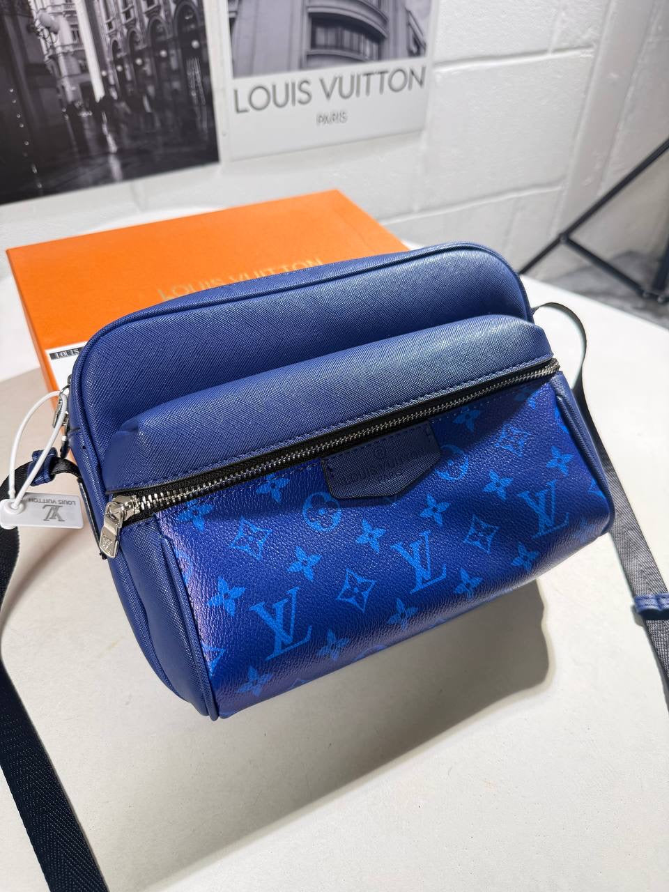 LVE MESSENGER BAG