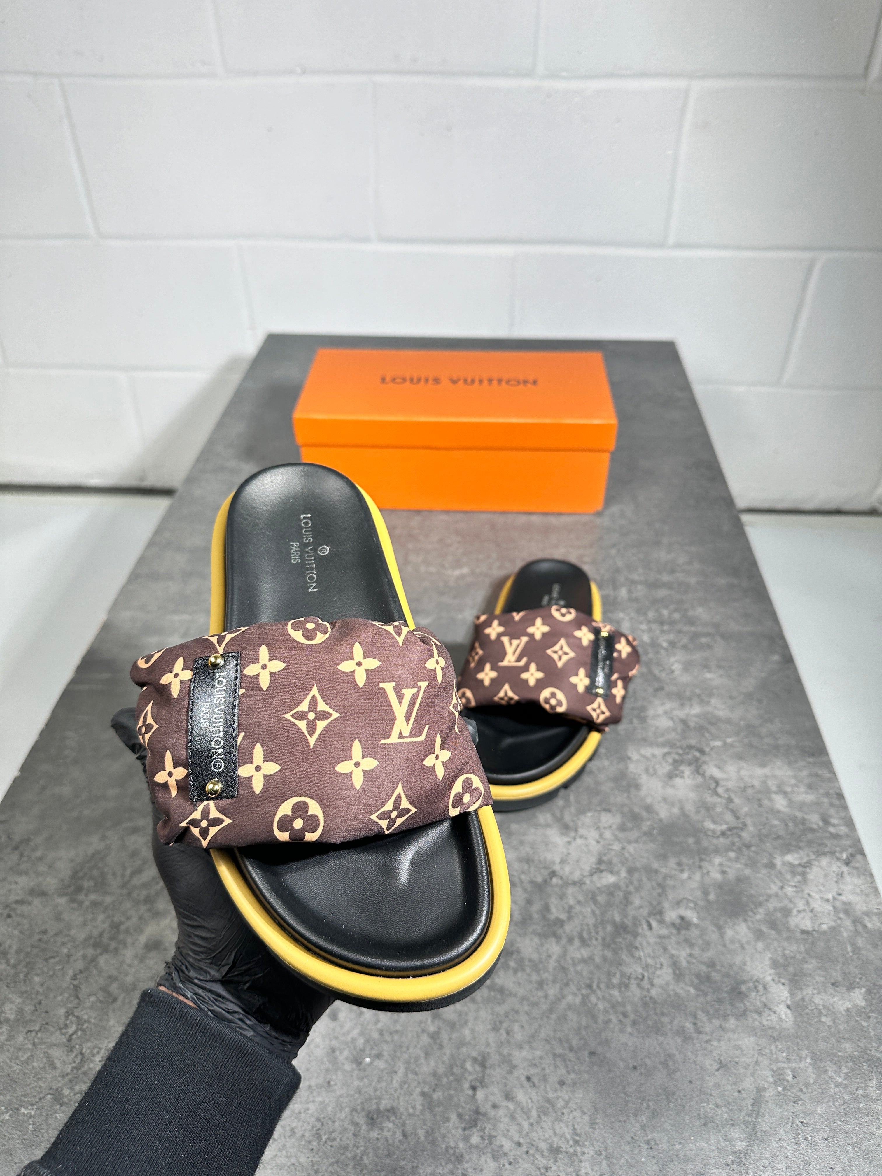 Lv - pillow slides brown logo