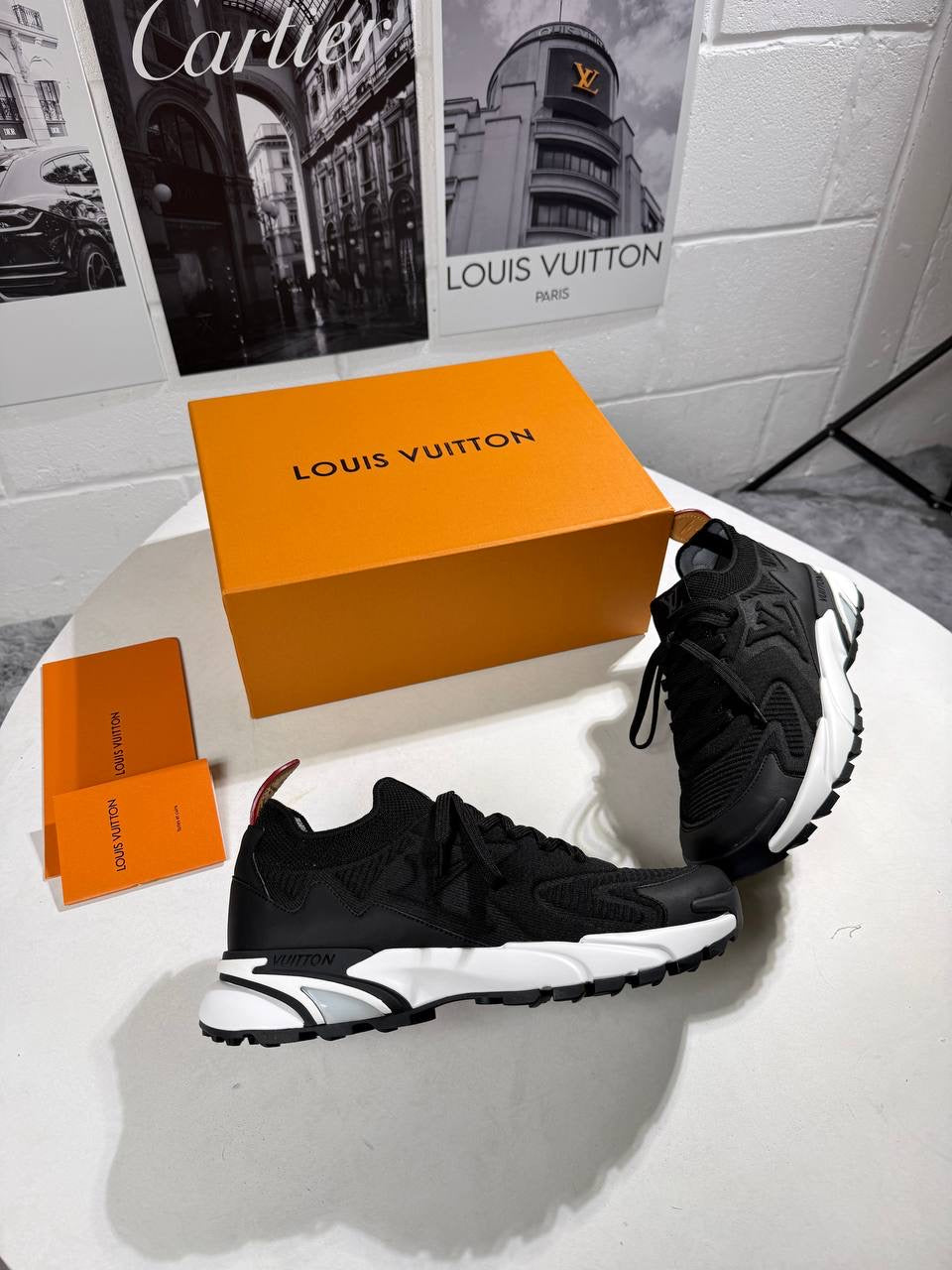 LVE TATIC BLACK & WHITE