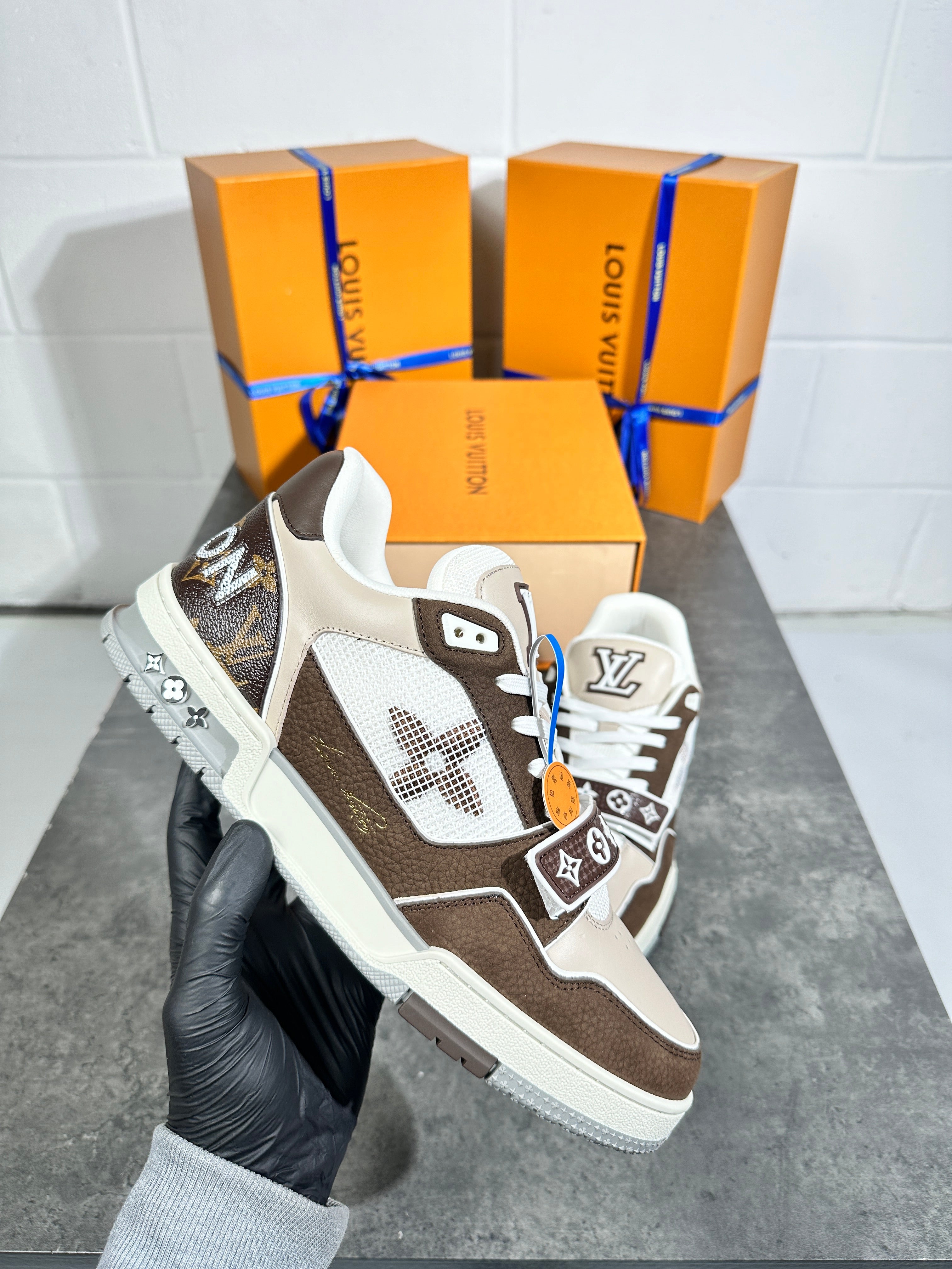 Lv - brown sneaker