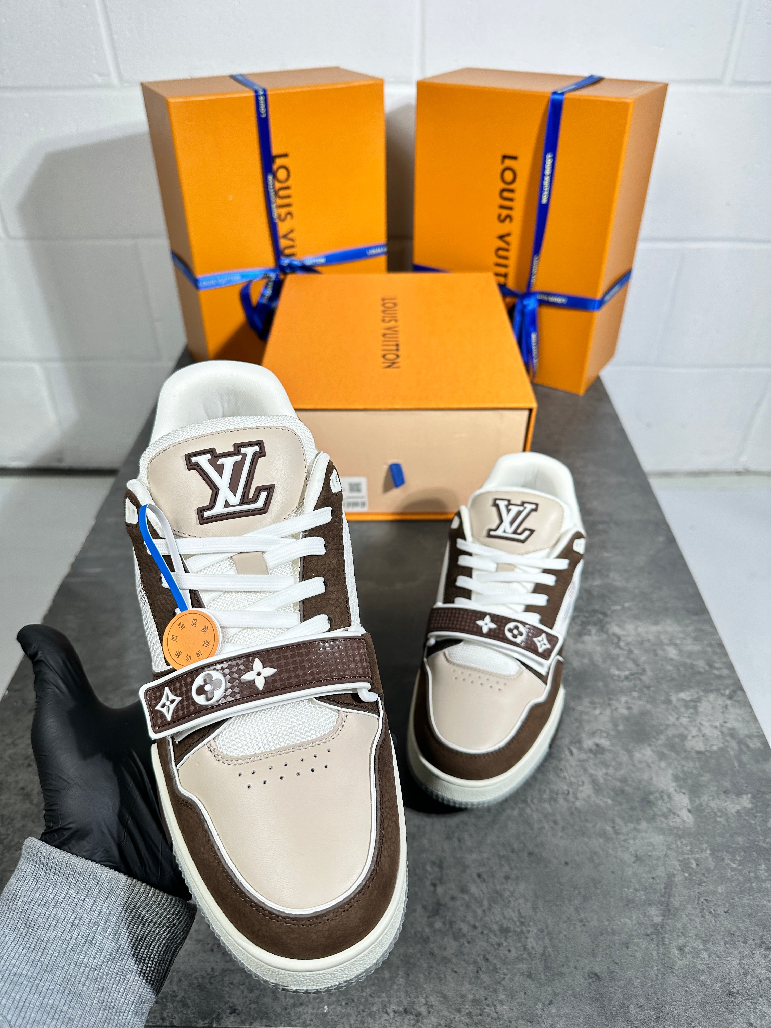 Lv - brown sneaker