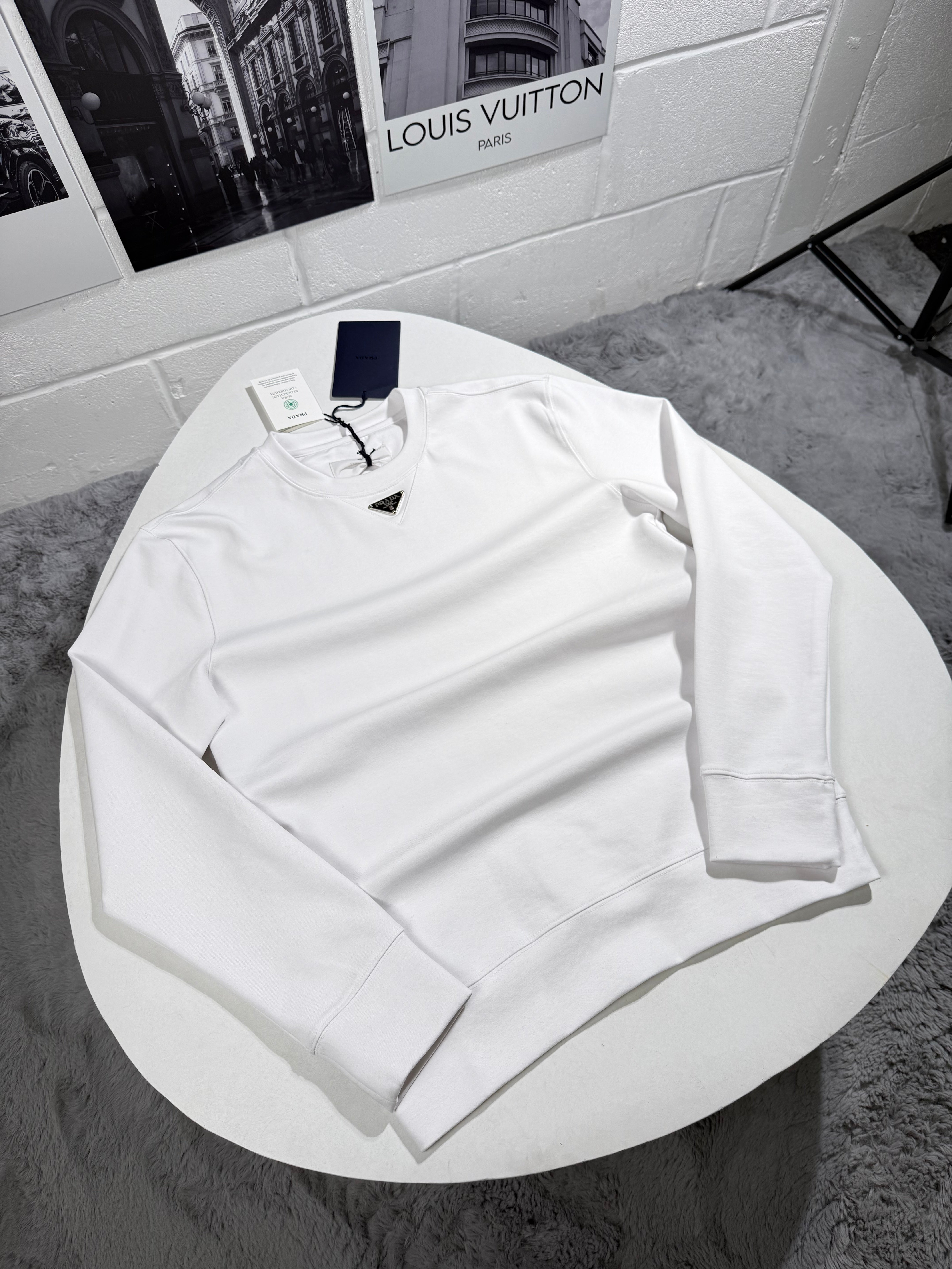 RADA WHITE SWEATSHIRT