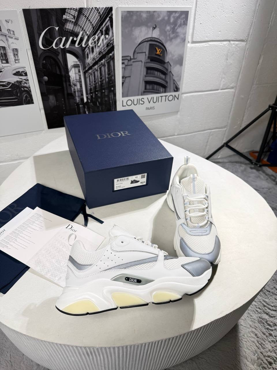 B22 FULL WHITE PREORDER by Stock supplier