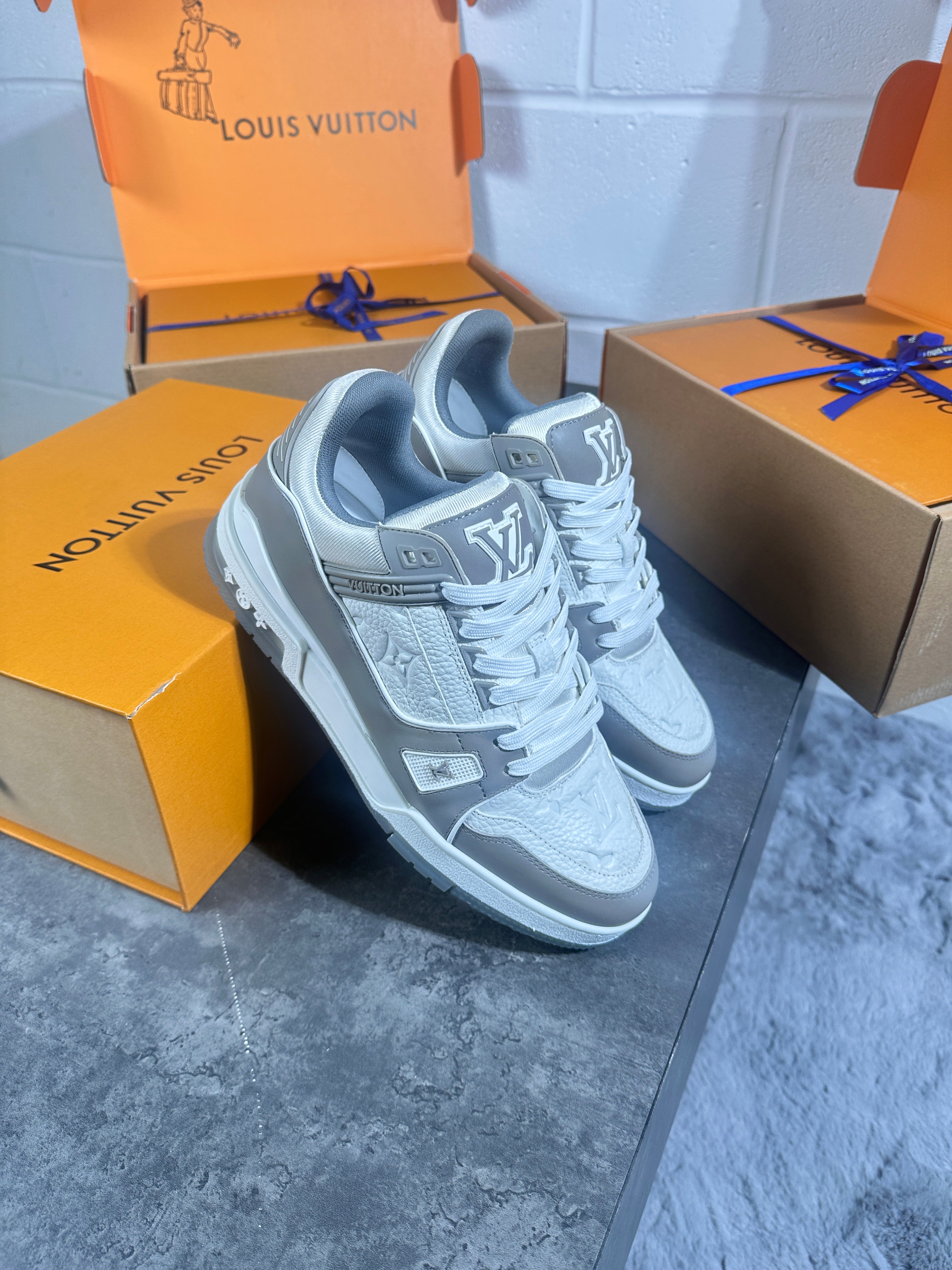 Lv trainers grey