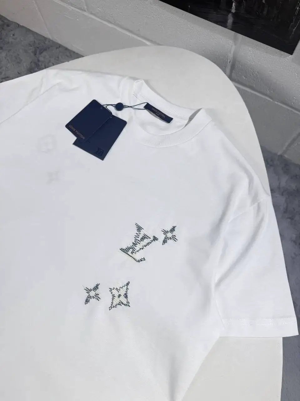 LVE EMBROIDERED TSHIRT by Stock supplier