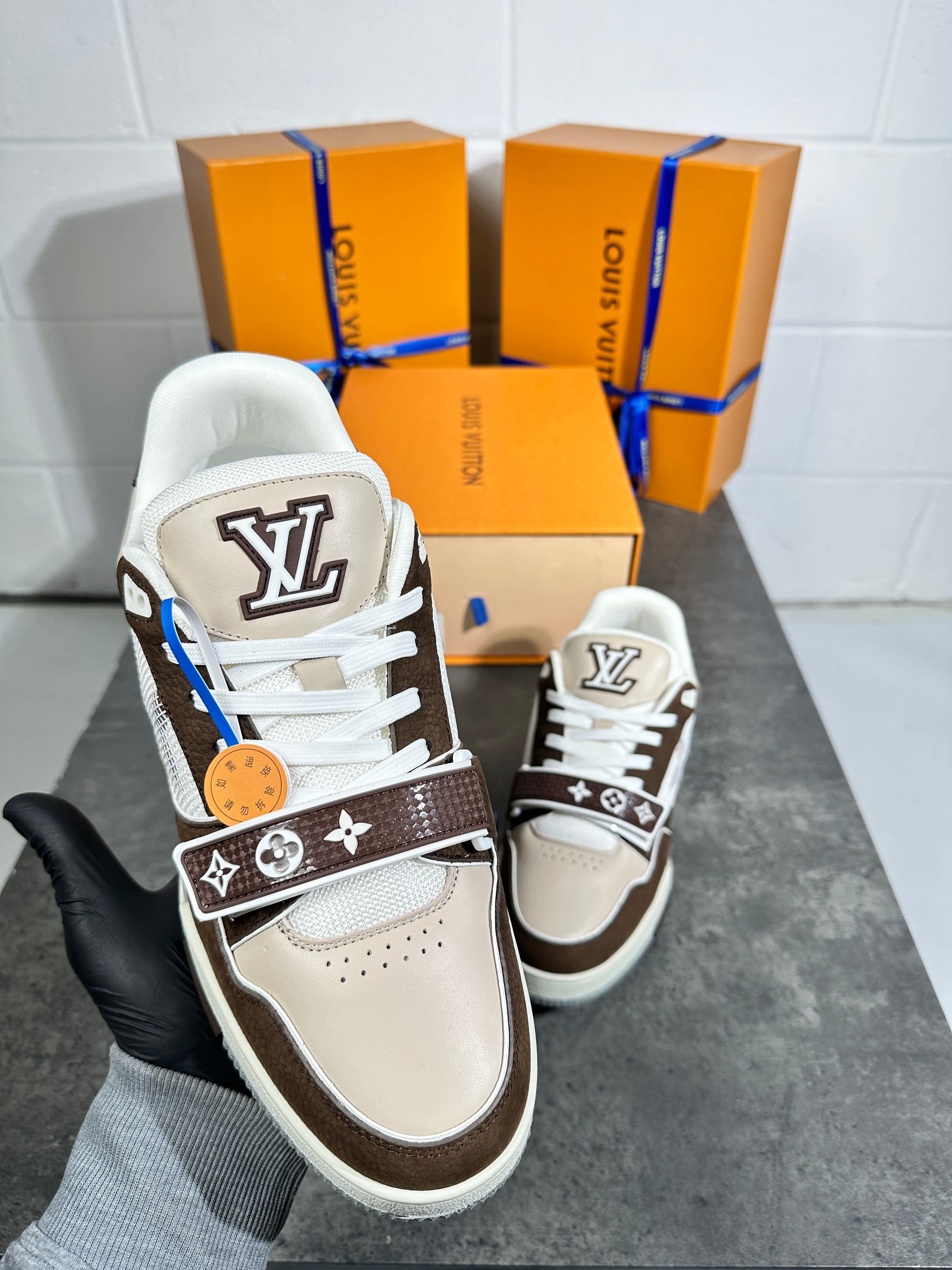 Lv - brown sneaker