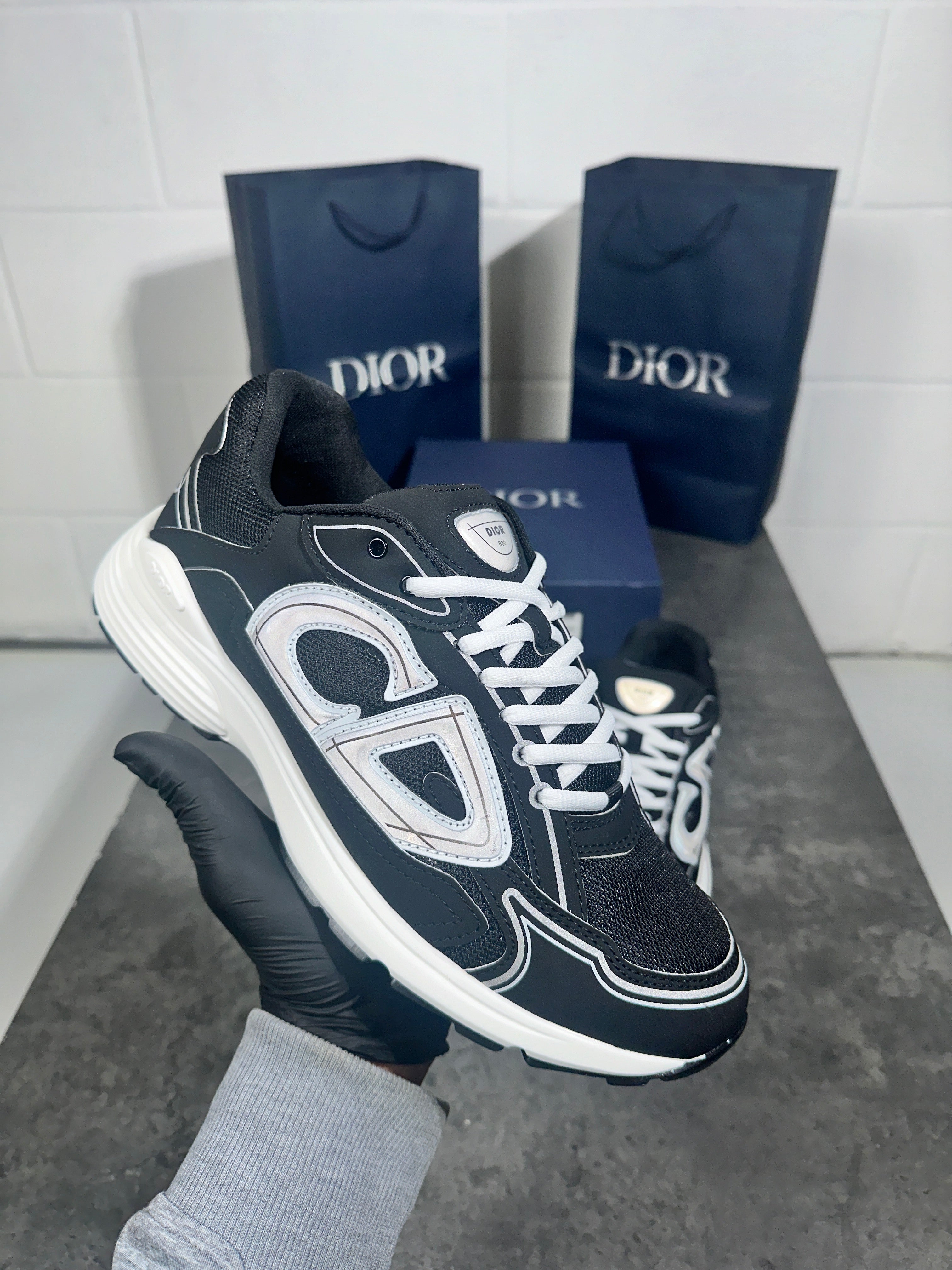 (pre-order)Dior b30 - white and black