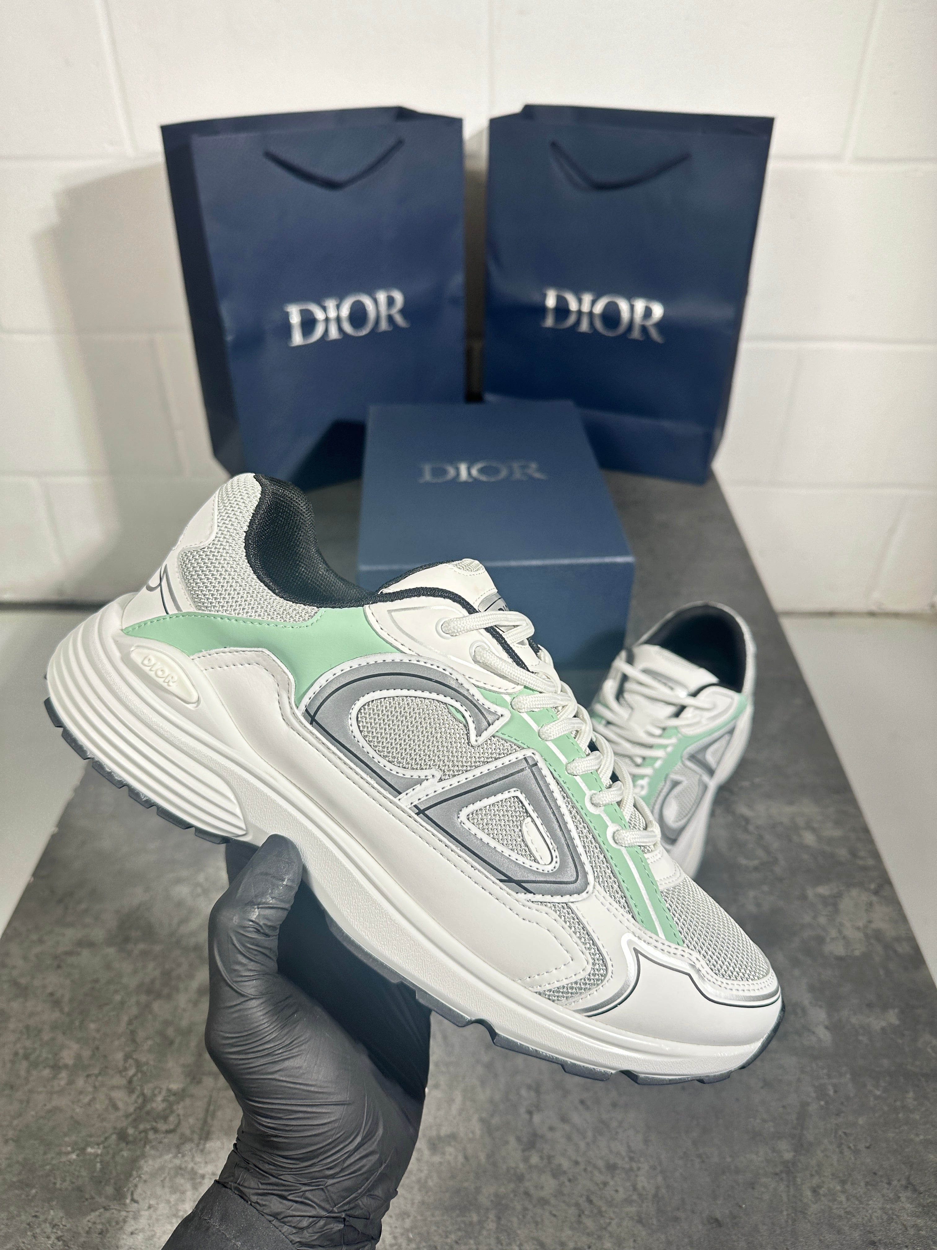 (pre-order)Dior b30 - white n green (exclusive color-way)