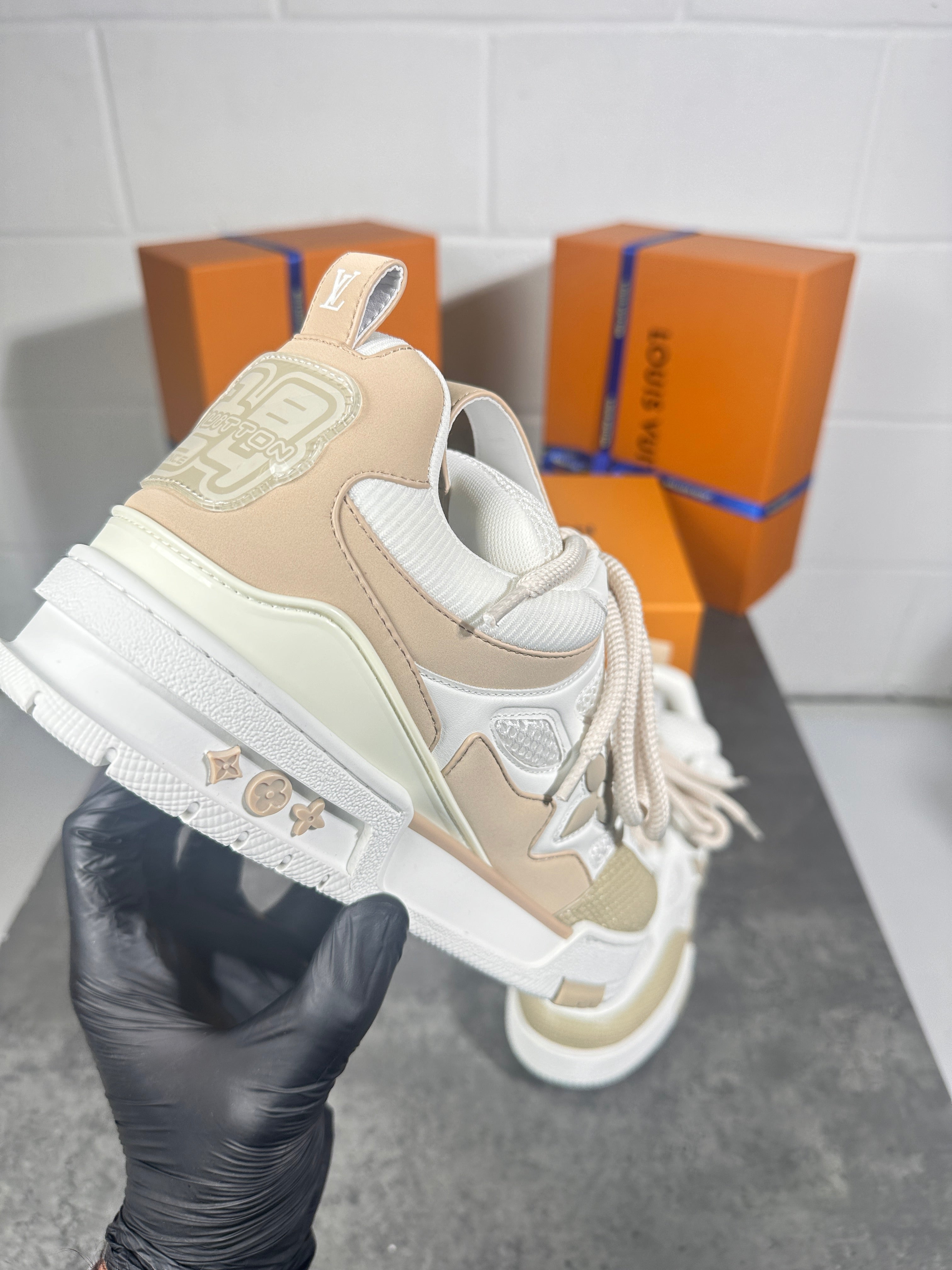 Lv skates beige