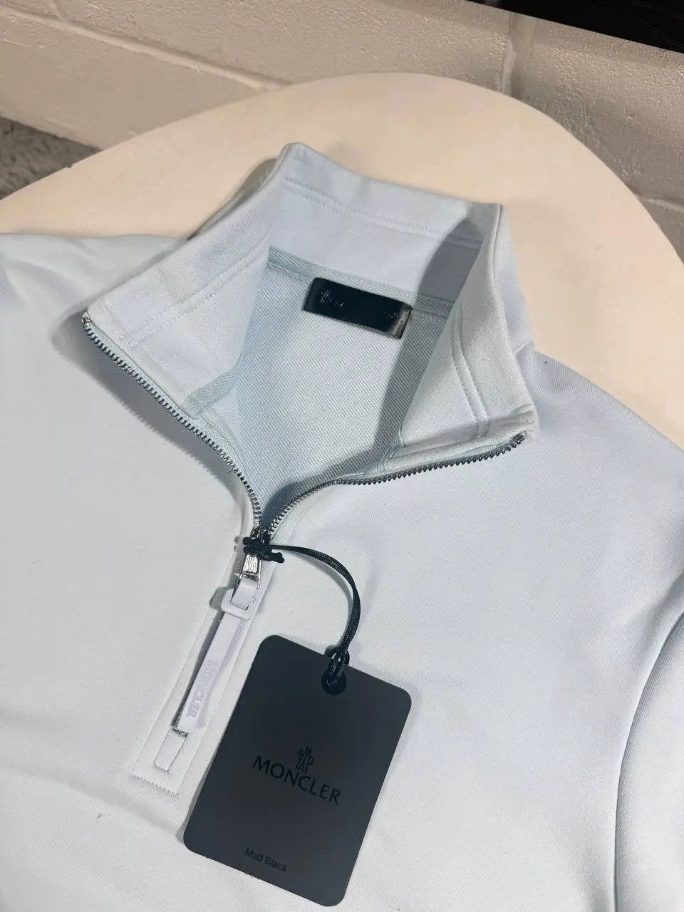 MNC QUARTER ZIP BLACK BADGE by Stock supplier