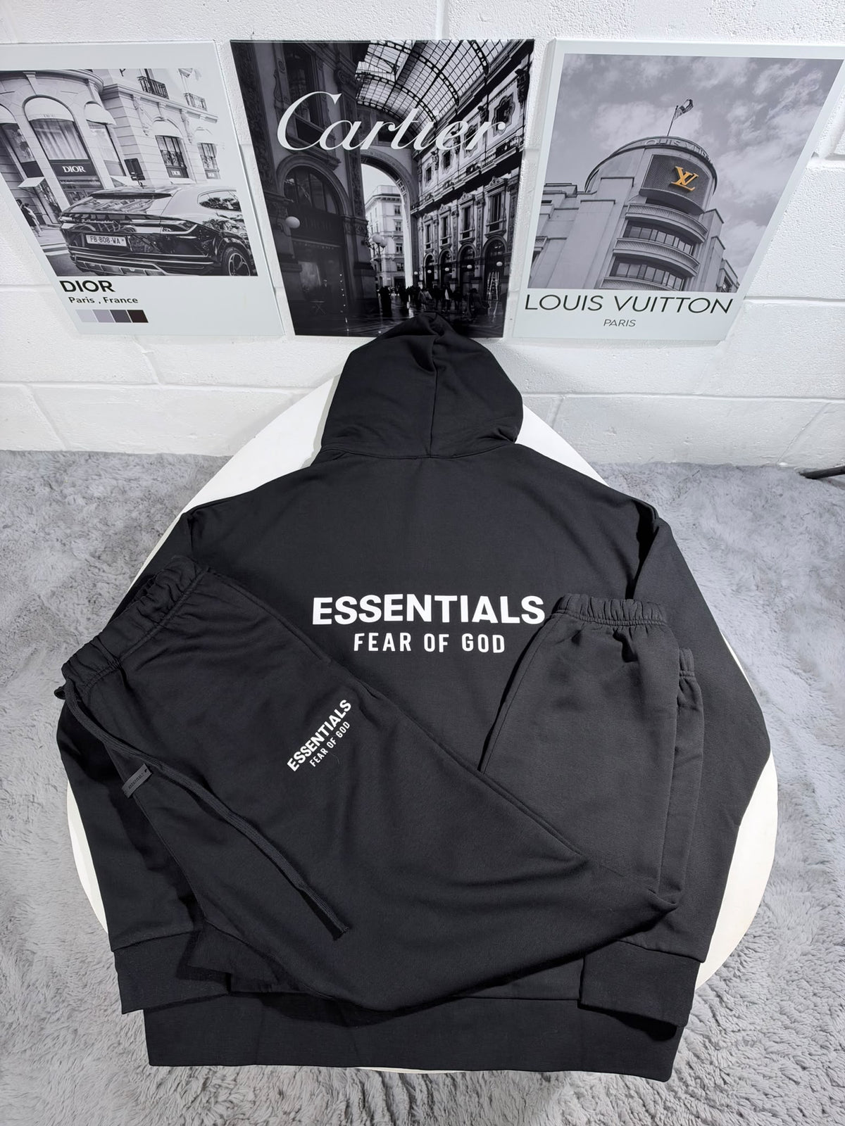 ESSNTL TRACKSUIT