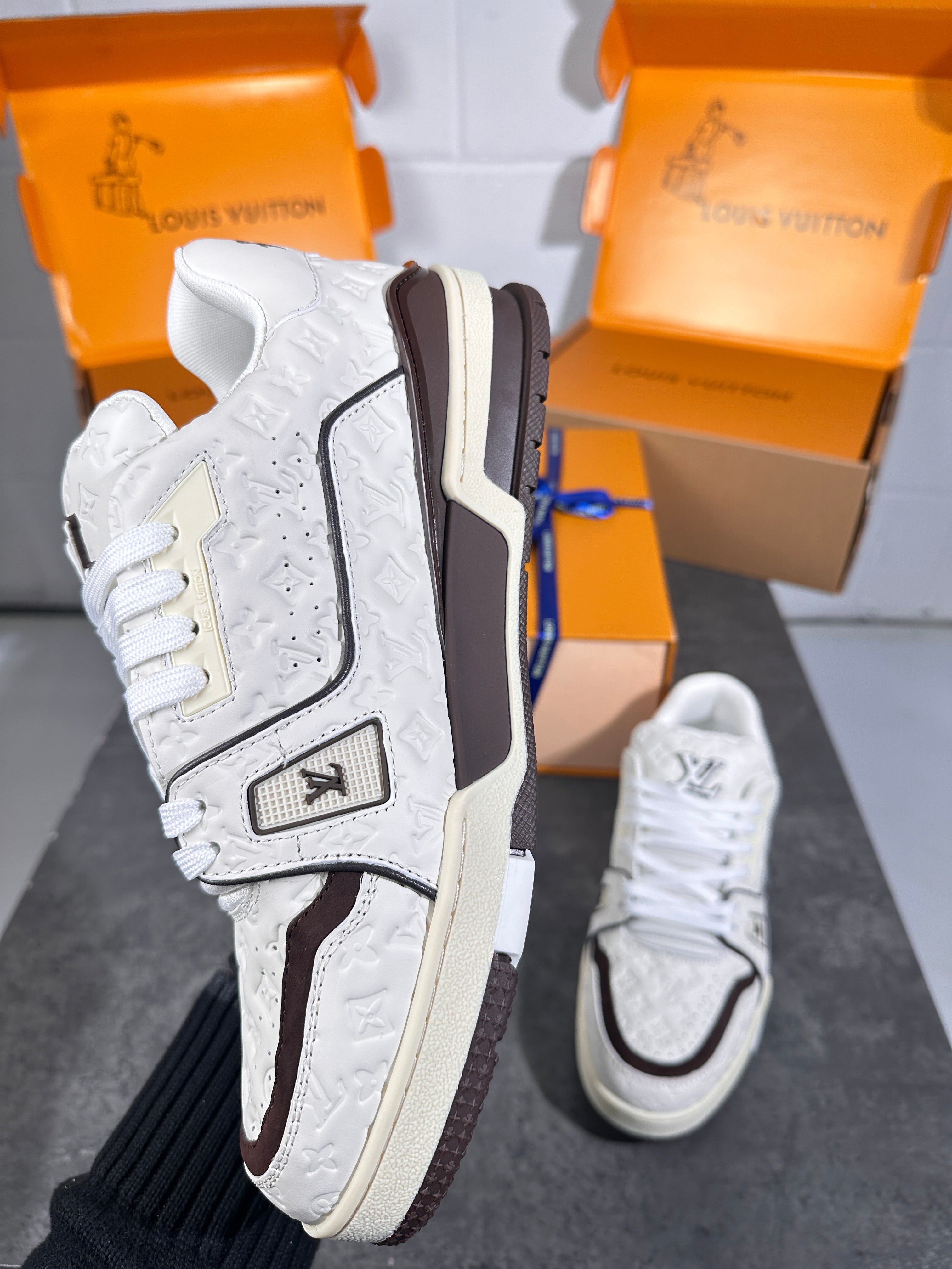 Louis Vuitton trainers white n brown