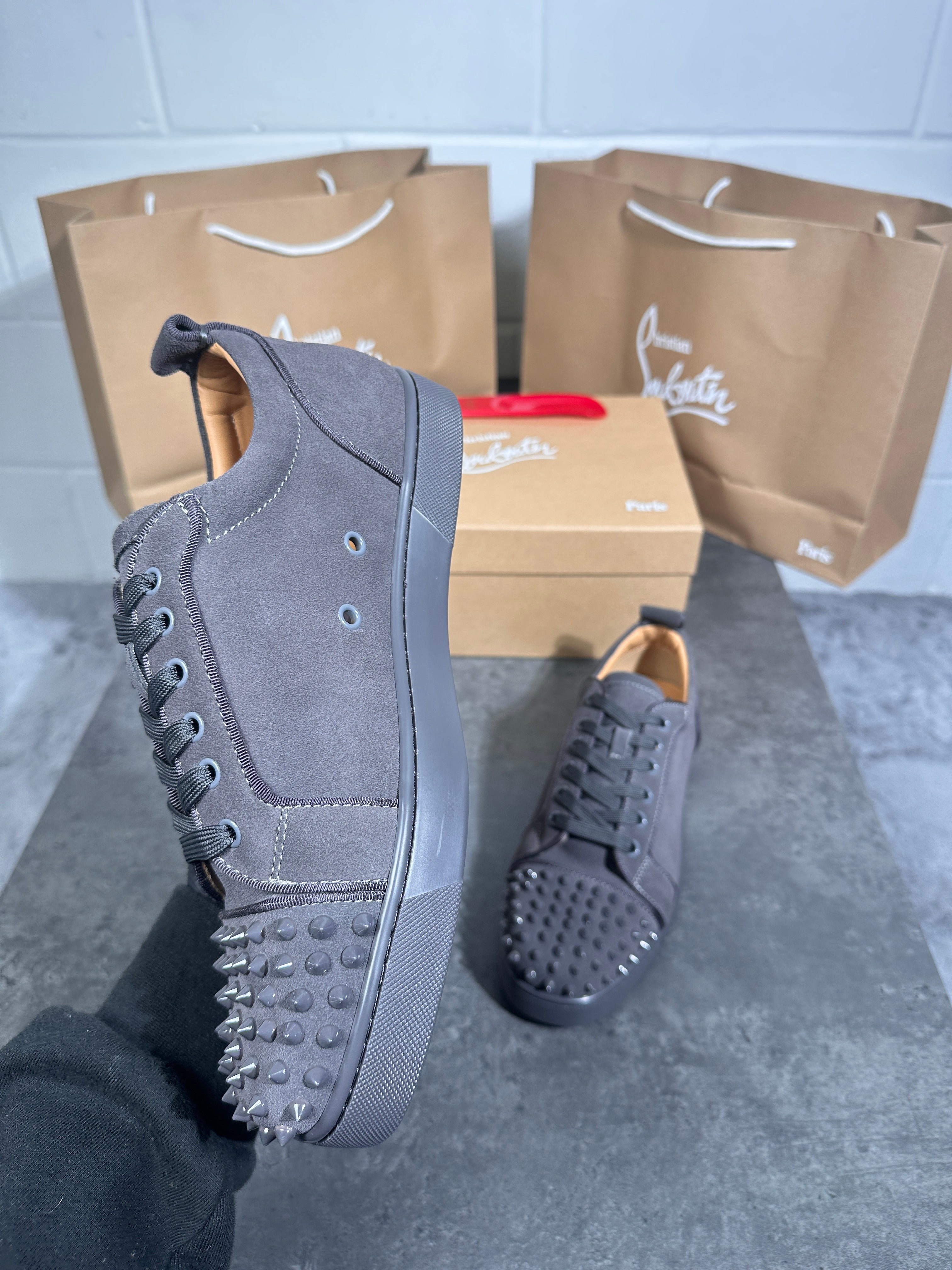 Loubtin trainer grey