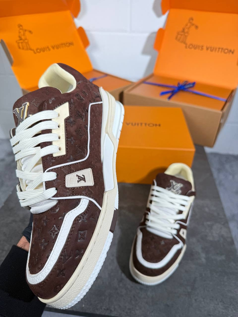 LV BROWN & WHITE