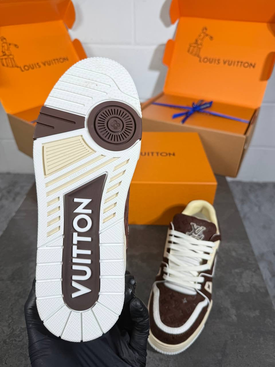 LV BROWN & WHITE